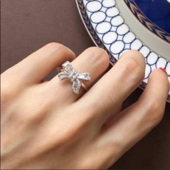 💯 NEW BAGUETTE BOW 925 STERLING SILVER DIAMOND RING, CUTE RING, SHINY RING. - Picture 6 of 6